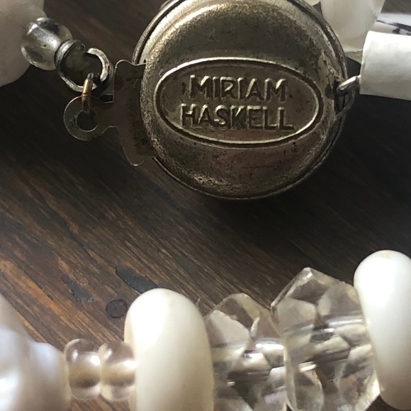 Miriam Haskell Vintage White Plastic & Clear Glass - Picture 2 of 5
